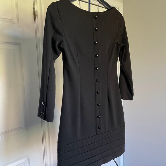 Small black dress - Picture 2 of 3